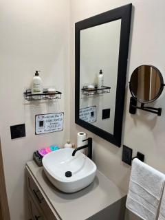 Elevated Entertainment Sleep Suite - Cleveland - 4