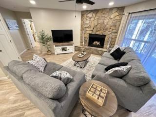 Cozy Maggie Retreat - Easy access with 2 car garage - 2