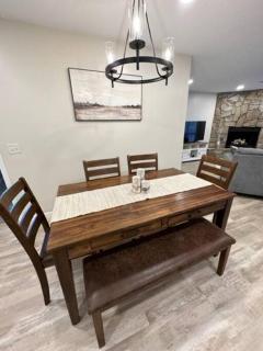 Cozy Maggie Retreat - Easy access with 2 car garage - 3
