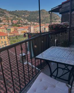 Modern Family Apartment in a Charmin Historic Neighborhood, Close to the Beach, Fast Internet! - 4
