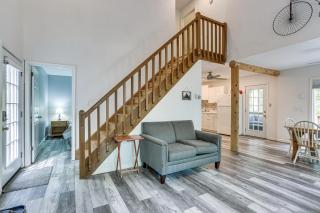 Screened Porch and Deck Pet-Friendly Poconos Escape - Lackawaxen - 6
