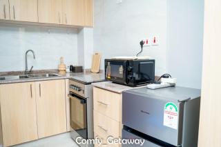 Comfy Getaway STUDIO apartments along Kisauni Road Nairobi West, near Express entry, JKIA & SGR with KING BED, WIFI, NETFLIX and SECURE PARKING - Nairobi - 2