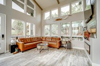 Hot Tub and Deck Mtn-View Pine Getaway! - Pine - 7