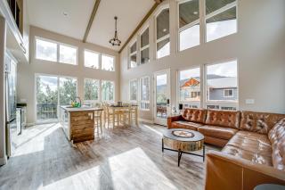 Hot Tub and Deck Mtn-View Pine Getaway! - Pine - 6