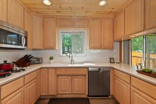 Large 5-Bedroom Family Retreat in Big Bear - Big Bear City - 2