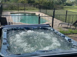 Live Like Kings Entire Property Ironstone Estate - 9