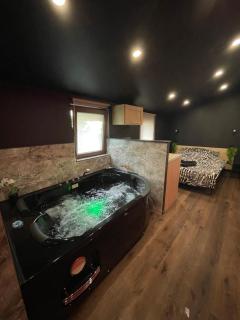 Jacuzzi Love Room - Mulhouse - 0