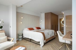 Luxury Romantic Cannes 45 Croisette Two Bedrooms - 1