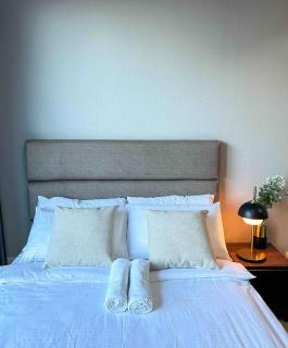 Stylish 1BR Units near Mitsukoshi and Uptown Mall in the Heart of BGC - Manila - 5