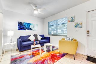 2 Mi to Dtwn Hollywood Vibrant Pet-Friendly Condo - Hallandale Beach - 6