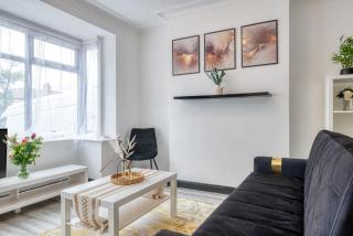 Full House, Massage Mattresses, Sleeps 6 guests, Free wifi, Free Parking, Free Netflix, Smart TV - Manchester - 9