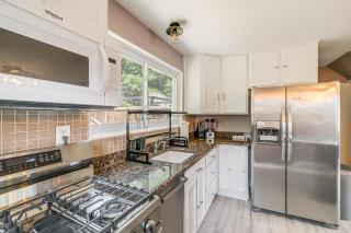 Arlington Townhome with Furnished Patio! - Arlington - 8