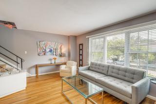 Arlington Townhome with Furnished Patio! - Arlington - 7