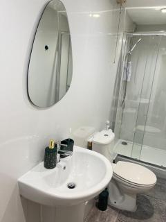 J&F property in Leeds - 4
