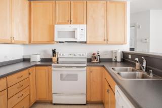 Spacious Third Ward Apt Near Summerfest with Balcony - Milwaukee - 4
