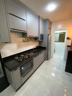 Apartamento novo, praia de Bombas a uma quadra do mar, com piscina aquecida - 2