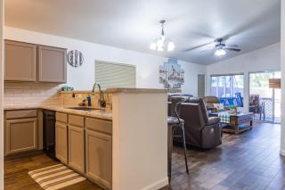 Sun-Kissed Gem - Pool Heater Golf Green AZ Room - Peoria - 3