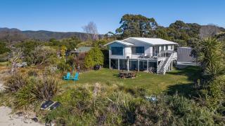 Beachfront Sanctuary - Parapara Holiday Home - Takaka - 8