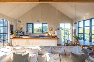 Loft & Workroom, Woodside Bay - Be My Guest Waiheke - 0