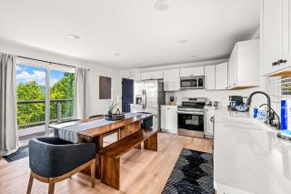 Wolfpack Retreat - Newly Renovated - 3 Bedroom Cabin - With A Lake and Mountain View - 5