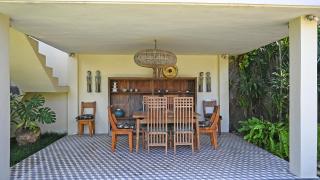 Villa Bumi - Playful & Quirky 3BR Villa Near Seminyak, a Unique Getaway - Kerobokan - 3