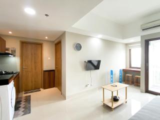 Comfort 1BR at Gateway Park LRT City Bekasi Apartment By Travelio - Bekasi - 3