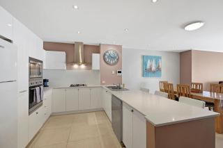 Coast Apartments 14, Apartment with 3 bedrooms and Roof top pool - The Entrance - 9