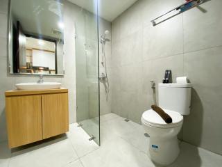 Nice Studio Apartment at Pollux Chadstone By Travelio - Bekasi - 1