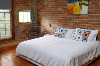 Funky Port Melb Warehouse meets NY Loft Oz Style - 3