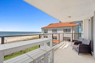 Absolute Beachfront Apartment 3B Pool Spa - 5