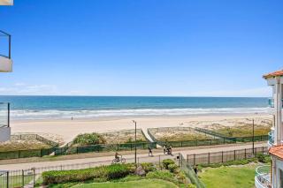 Absolute Beachfront 3BR Apartment Ocean Views Pool Spa & Tennis Court - 2
