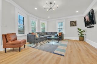 Spacious 3BR 2BA Home with Private Yard - Atlanta - 0