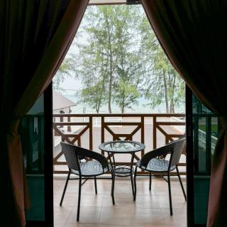 Ombak Beach Inn Resort - 9