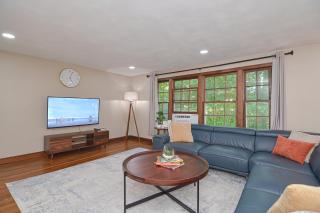 Modern 3 Bd, 2 Bath Spacious Apt Shrewsbury - Shrewsbury - 1