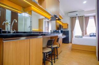 Comfort and Best Deal Studio Room Transpark Cibubur Apartment By Travelio - Depok - 5