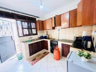 Cozy Living by Miranda, Acacia -2bed,2 bthrm - Kampala - 1