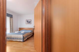 Studio with kitchen and terrace for two people - 8