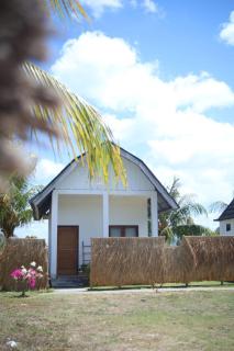 Abhizar Bungalow - Selong Belanak - 4