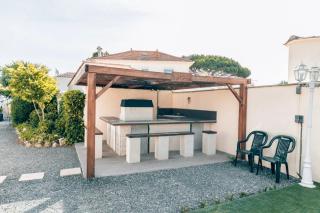 Rêve D'azur, 2 chambres, maison Julia en Bord de Mer à La Nartelle, Piscine partagée, Parking & Terrasse BBQ, Wifi et Draps Inclus plage à pied - Sainte-Maxime - 5