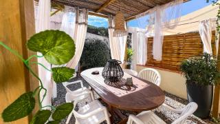 Rêve D'azur, 2 chambres, maison Julia en Bord de Mer à La Nartelle, Piscine partagée, Parking & Terrasse BBQ, Wifi et Draps Inclus plage à pied - Sainte-Maxime - 2