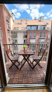 Away from Crowds, Near to Center - Vaskapu Apartment - Budapest - 4
