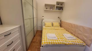 Away from Crowds, Near to Center - Vaskapu Apartment - Budapest - 3