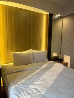 Shanghai Room Gold coast studio netflix sofabed - 9