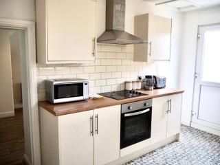 Home close to Swansea stadium - Swansea - 2