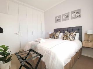 Surfers Corner beach apartment with secure parking! - 7