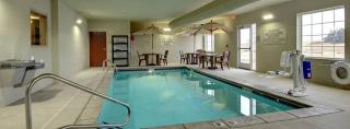 Cobblestone Hotel & Suites - Broken Bow - 1