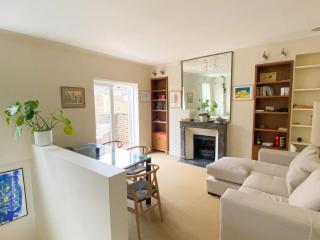 Quaint 1BD Flat Private Balcony West Kensington - Londra - 0