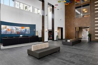 Embassy Suites by Hilton Newark Airport - Elizabeth - 4