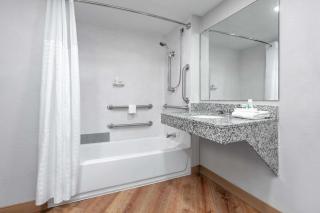 Baymont by Wyndham Austin University Area - Austin - 1
