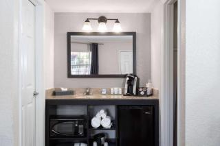 La Quinta Inn by Wyndham Cocoa Beach-Port Canaveral - Cocoa Beach - 9